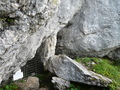 Grotte mit den Inschriften