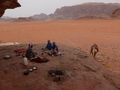 Wadi Rum, Führer und Touristen am Brotzeitfelsen