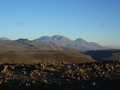 Chachani und Steinmandln am Mirador de los Volcanos