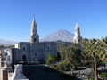 Arequipa, Kathedrale vor Vulkan Misti