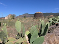 Nuraghe und Kirche Santa Sarbana