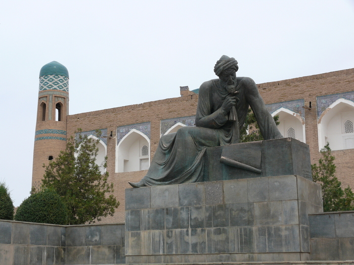 Bild: Chiwa: Denkmal für Al-Chwarizmi