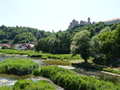Fluss Woernitz und Burg Harburg
